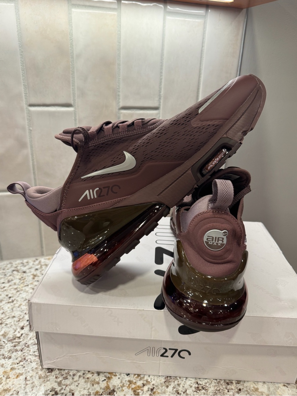 Men’s Nike Air Max 270 Premium - Picture 2 of 5